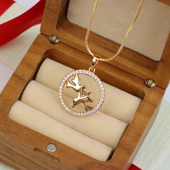 "Rose Gold Circle Pendant with Flying Birds and Crystal Border Design, XPPT1612 - Picture 8 of 13